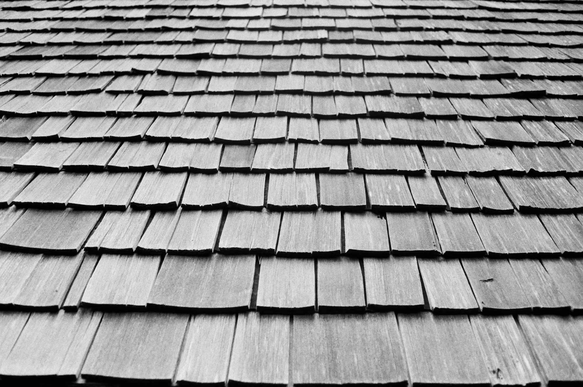 Gray weathered cedar shake roof in even overlapping rows